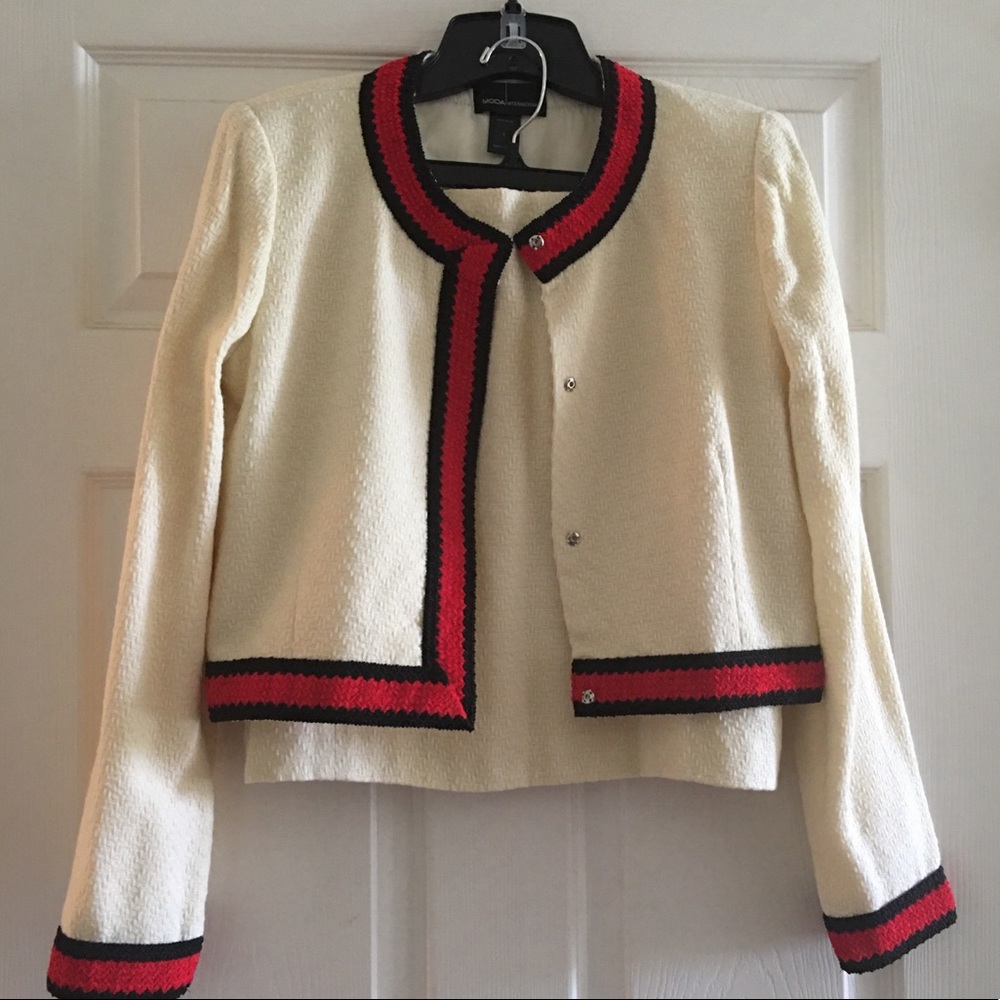 Skirt suit - chic! Snap-front jacket, zipper skirt